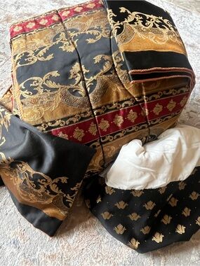 VTG Ornate  Rococo Beaumont Onyx King Comforter , 2 Shams & Bed Skirt 
92x107”